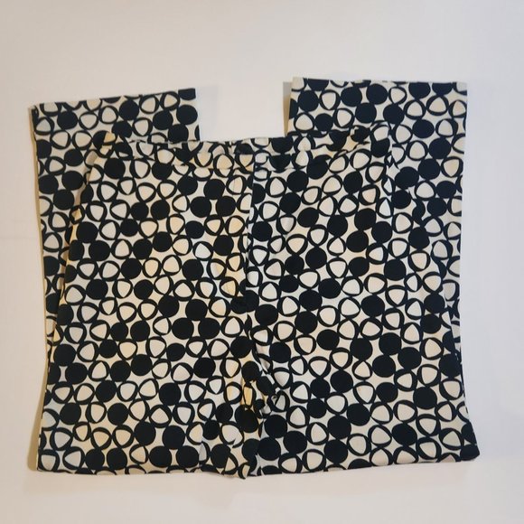 INC International Concepts - Cream/Black Geometric STRETCH Capri Pants - Size 6 - Picture 3 of 8